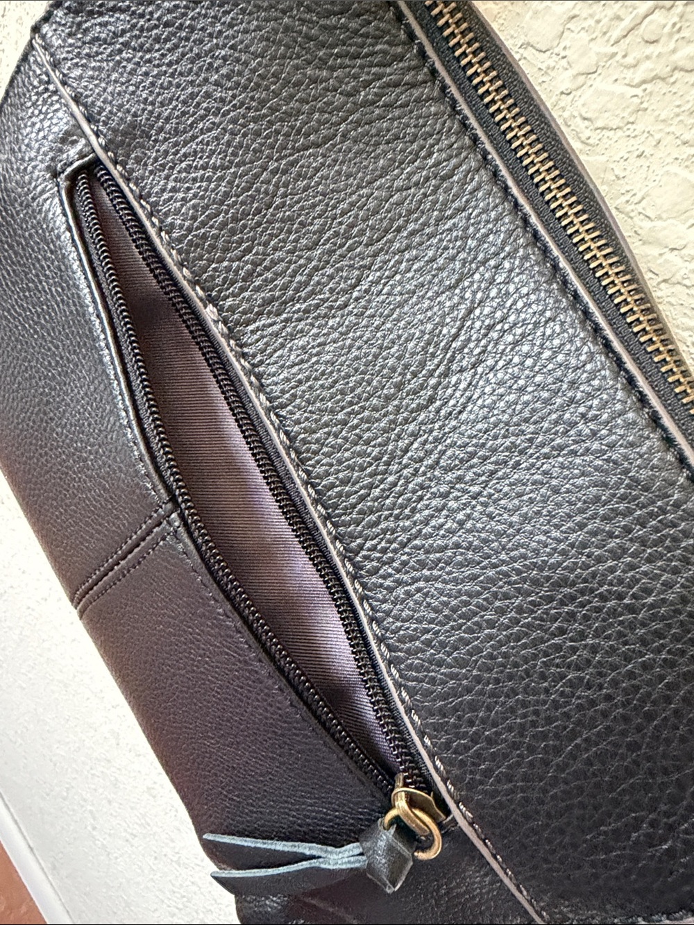 The Sak Alameda Black Pebbled Leather Crossbody Bag - Picture 5 of 15